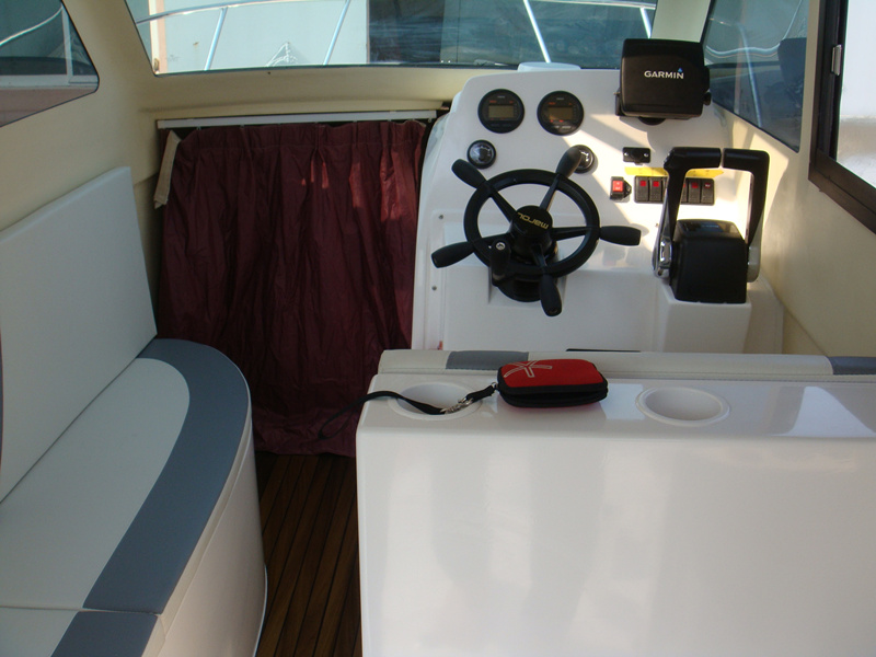 Grandsea 27ft /8.3m Fiberglass Cabin Fishing Boat for Sale 